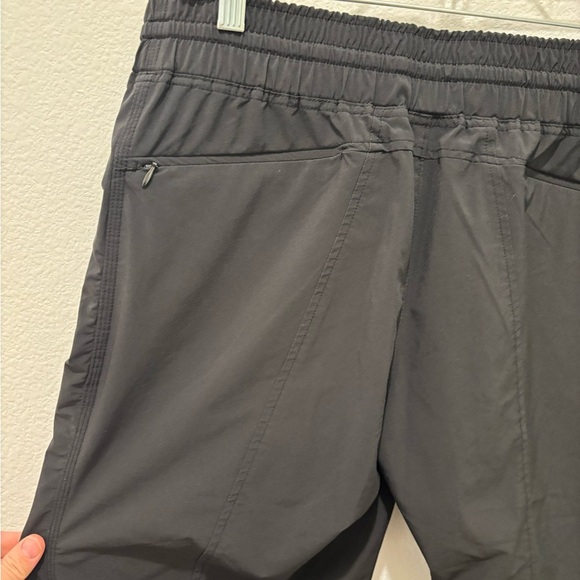 Athleta Black Jogger Pant Capri Size 12 - Picture 3 of 5